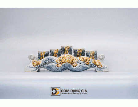 Kỷ Ngai Thờ 5 Chén Đắp Nổi Hoa Sen Men Rạn Nổi Kỷ Ngai Thờ 5 Chén Đắp Nổi Hoa Sen Men Rạn Nổi