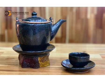 Bộ ấm chén men hỏa biến dáng vại men lam. Bộ ấm chén men hỏa biến dáng vại men lam.