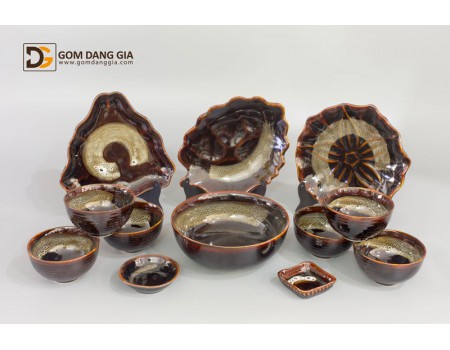 Bộ bát đĩa men hỏa biến nâu lòng trắng chữ C S2 Bộ bát đĩa men hỏa biến nâu lòng trắng chữ C S2