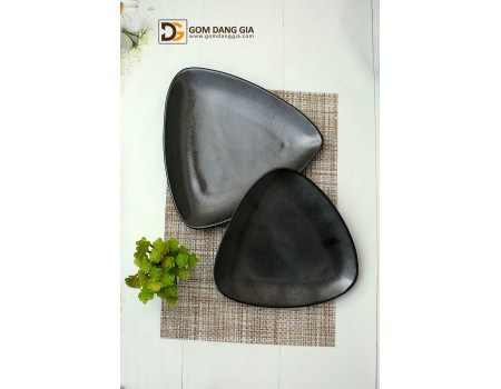 Bộ đĩa tam giác sâu lòng men gốm hỏa biến Bộ đĩa tam giác sâu lòng men gốm hỏa biến