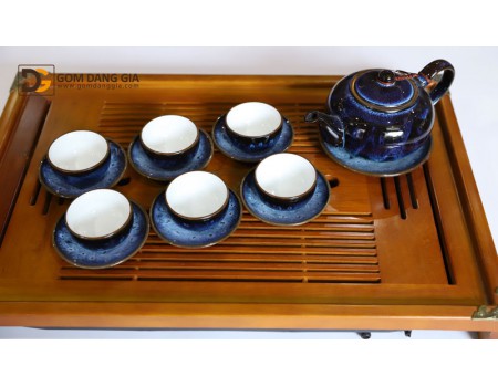 Bộ ấm trà Bát Tràng men hỏa biến xanh đen S6 có khay. Bộ ấm trà Bát Tràng men hỏa biến xanh đen S6 có khay.