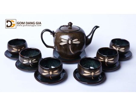 Bộ ấm trà Bát Tràng men hỏa biến nâu khắc chuồn chuồn S19. Bộ ấm trà Bát Tràng men hỏa biến nâu khắc chuồn chuồn S19.