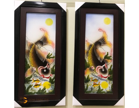 Tranh sứ khung Bát Tràng họa tiết lý ngư vọng nguyệt Tranh sứ khung Bát Tràng họa tiết lý ngư vọng nguyệt