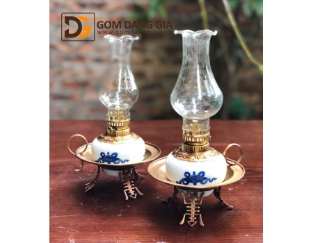 Đèn dầu đĩa xanh men lam cổ bọc đồng có kệ Đèn dầu đĩa xanh men lam cổ bọc đồng có kệ